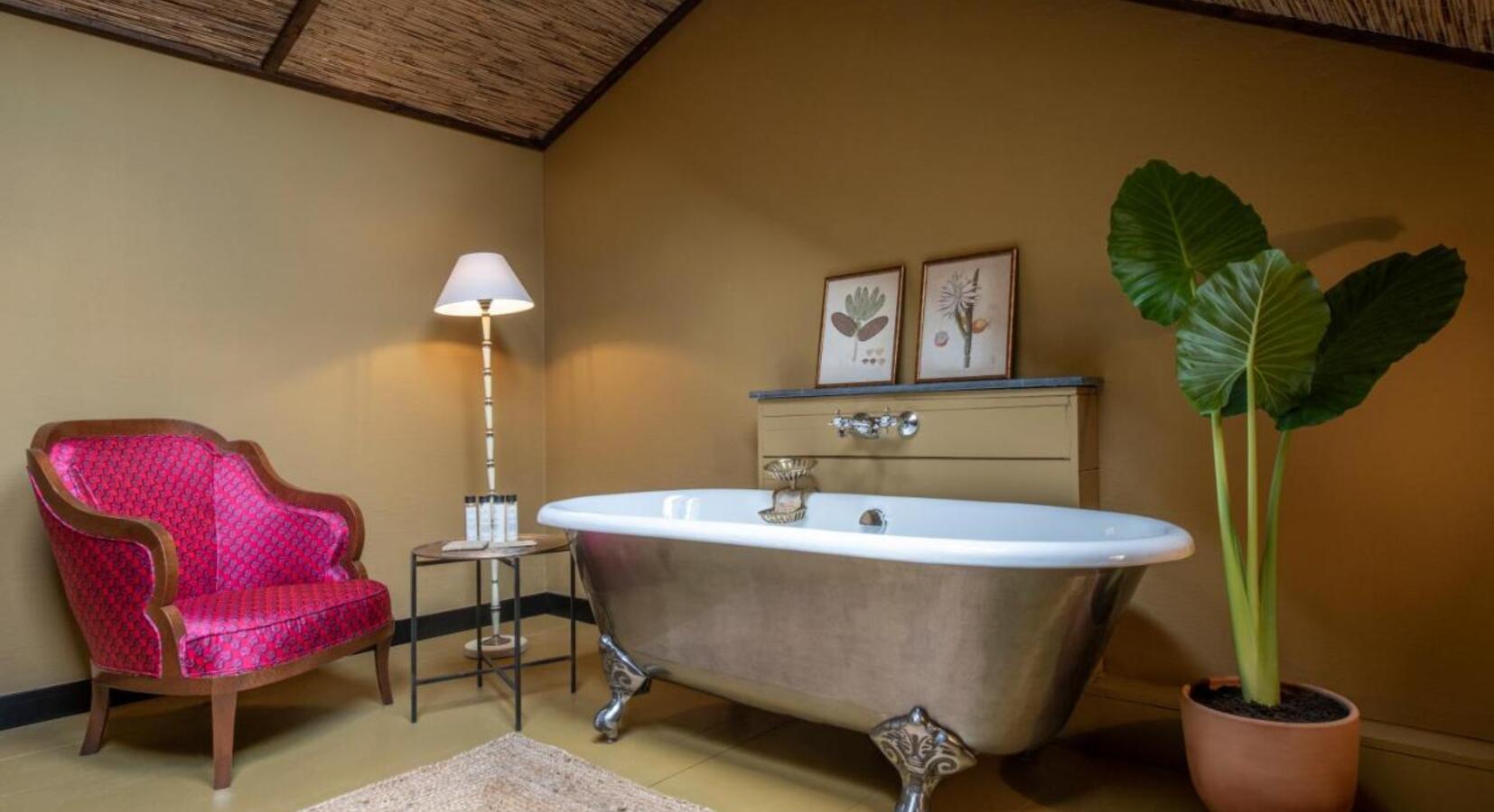 Suite with in-room tub