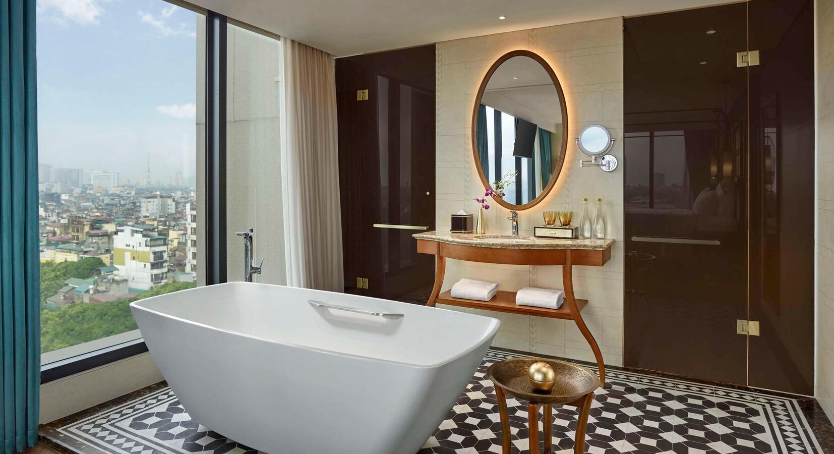 Deluxe Suite - Bathroom 