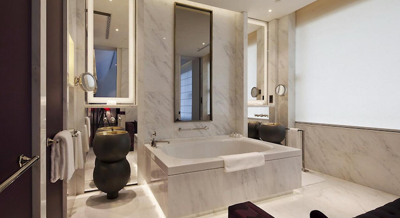 Executive Suite bathroom