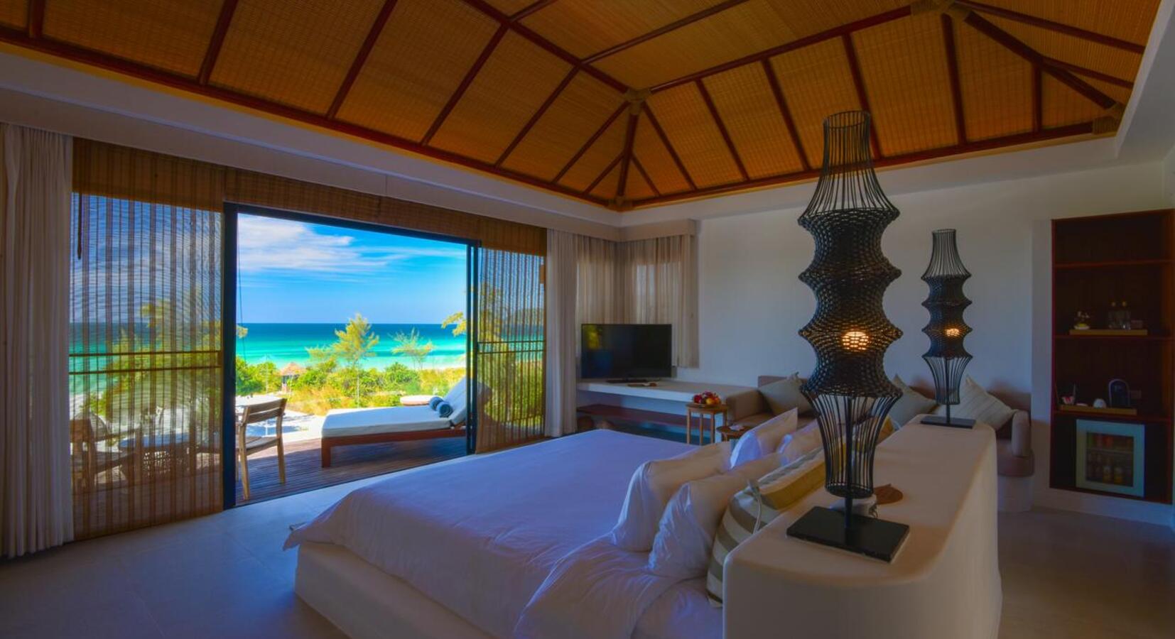 3 Room Presidential Beachfront Pool Villa