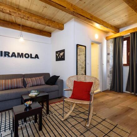 Guesthouse Tiramola