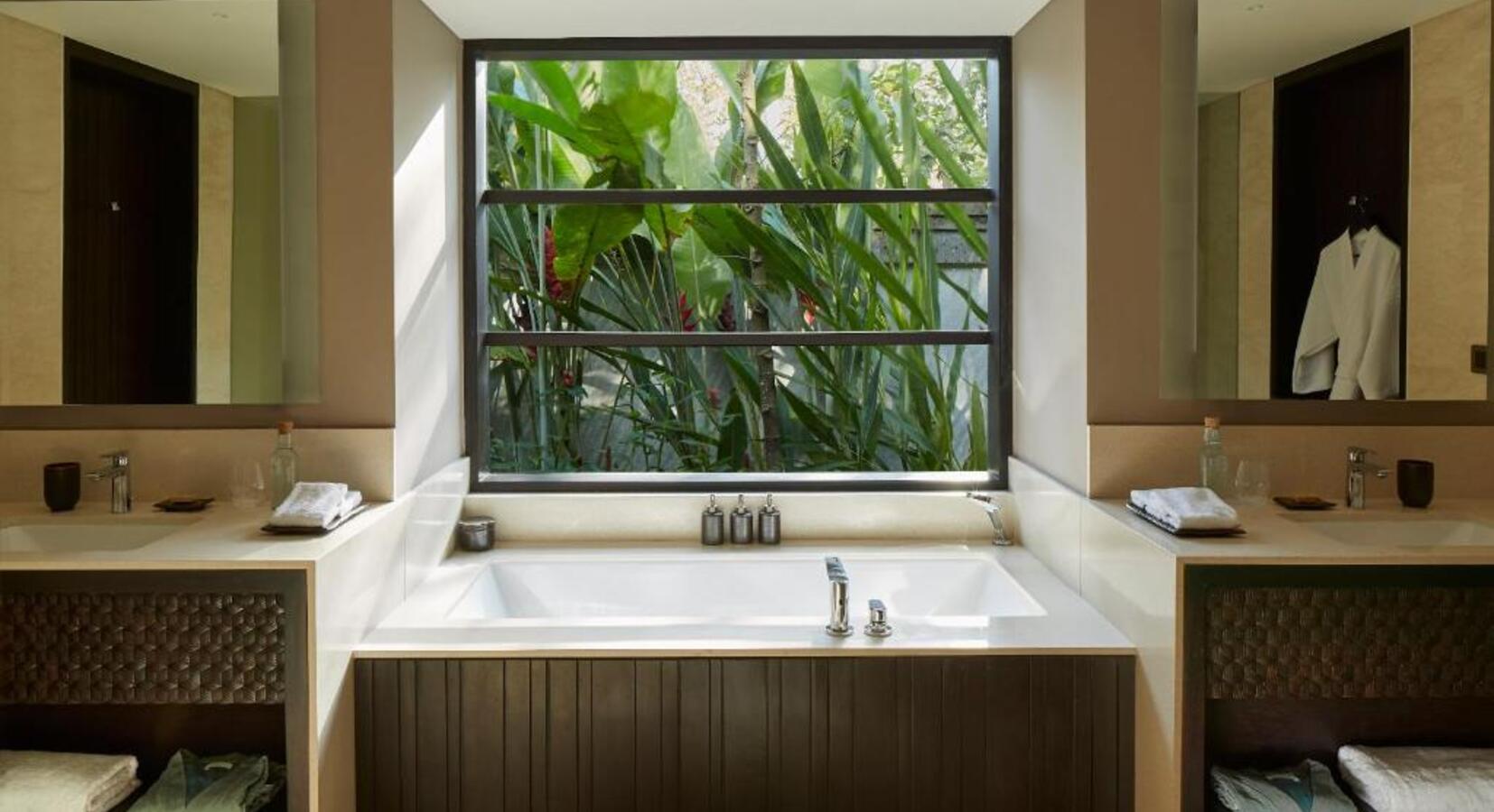 River Pool Pavilion - Bathroom