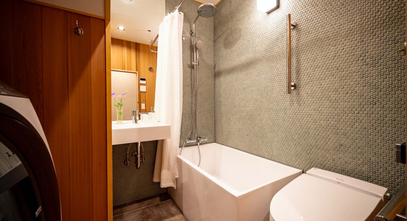 Circle Suite Bathroom