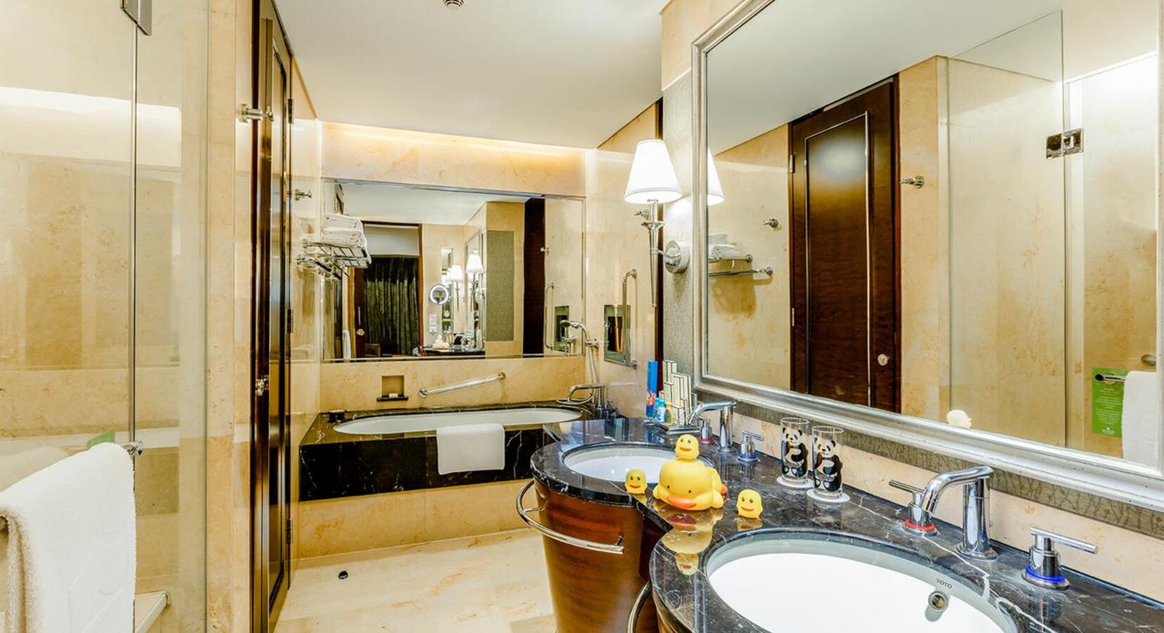 Family suite, bathroom