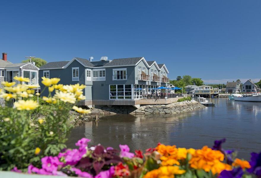 The Boathouse Waterfront Hotel