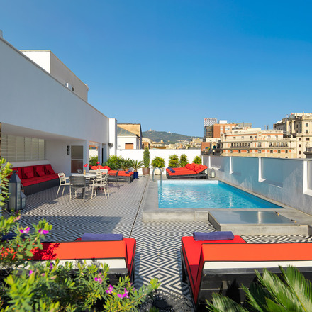 Plunge pool and solarium