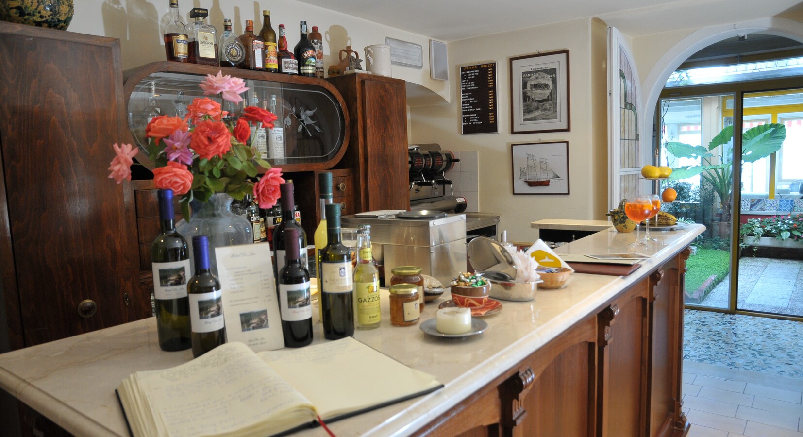 The bar at Hotel Du Lac