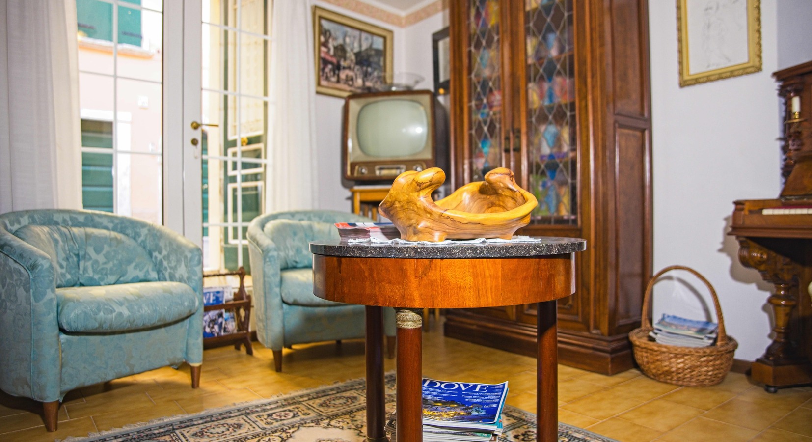 Reading room at Hotel Du Lac