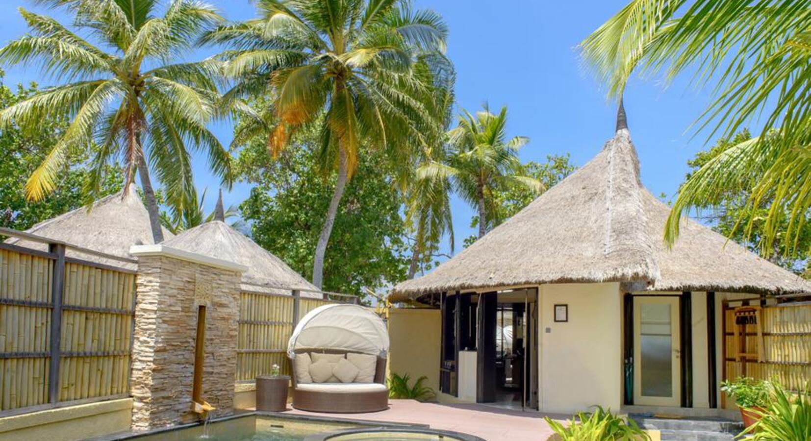 Private garden with plunge pool and jacuzzi