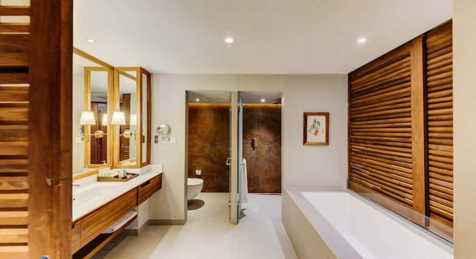 Bathroom with Tub 