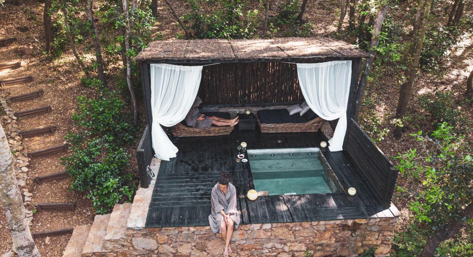 Hotel plunge pool