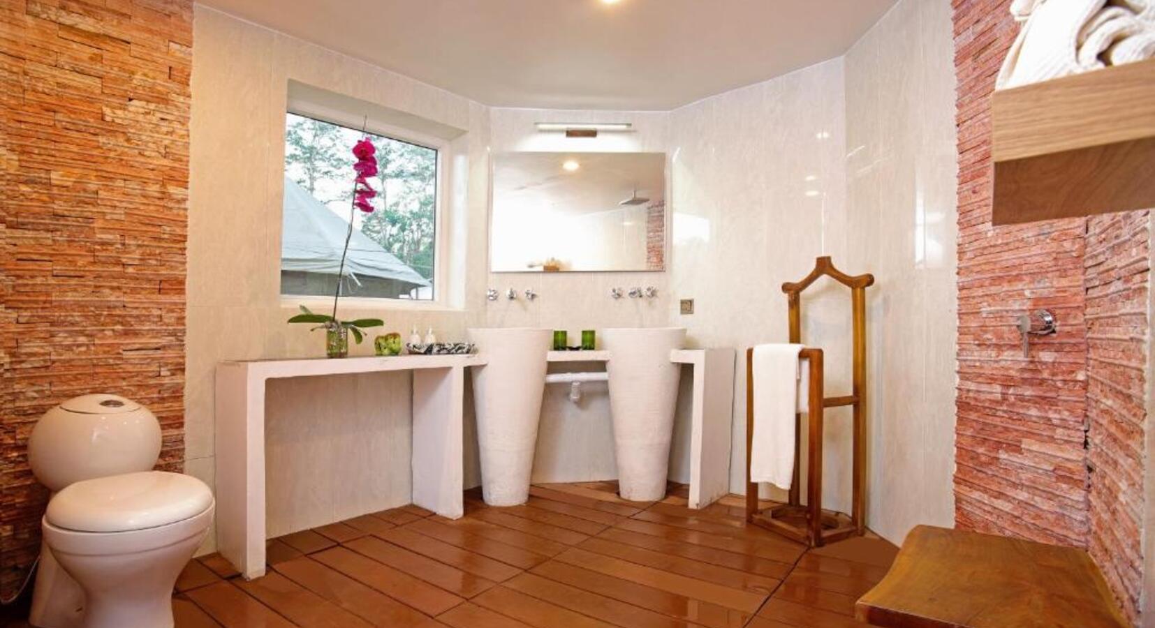 Villa Bathroom 