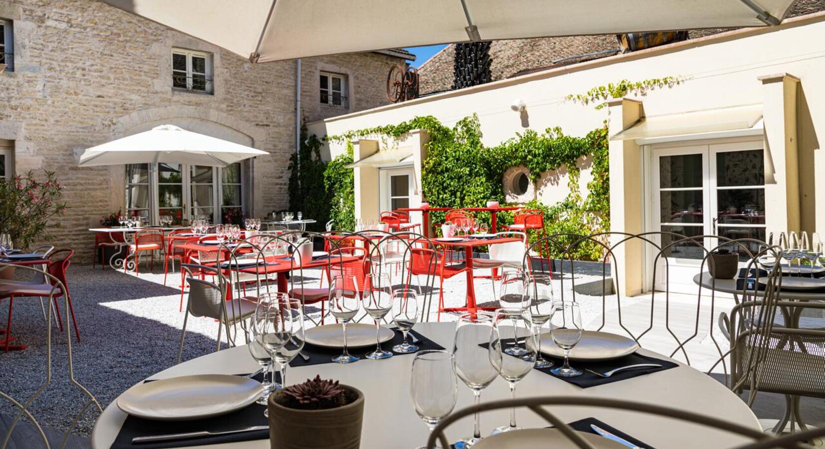 Courtyard Dining