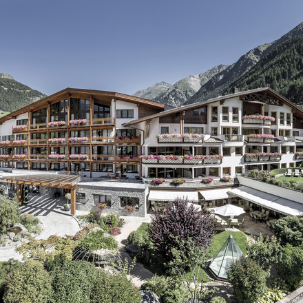 DAS CENTRAL - ALPINE . LUXURY . LIFE - the perfect hideaway in summer