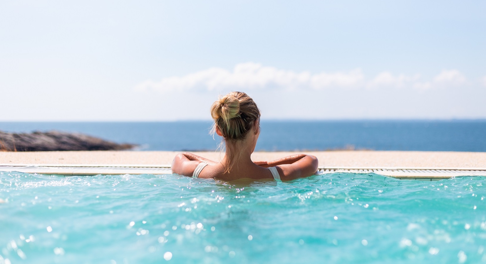 Outdoor hot tub