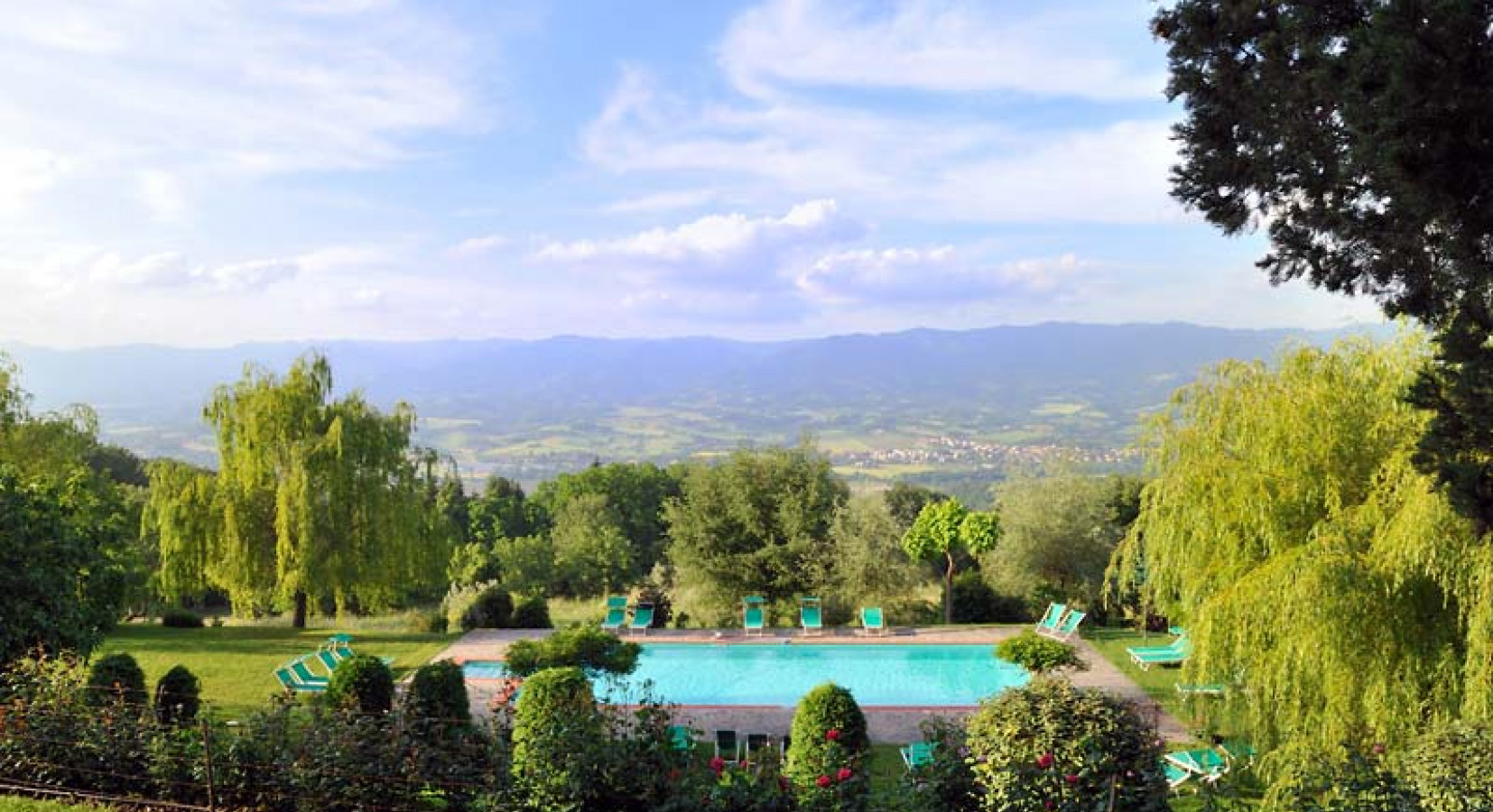 Pool with fabulous views over the valley