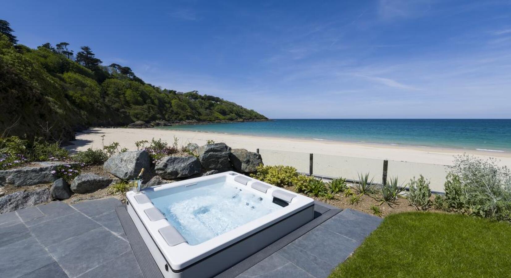 Beach Lodge Outdoor hot tub