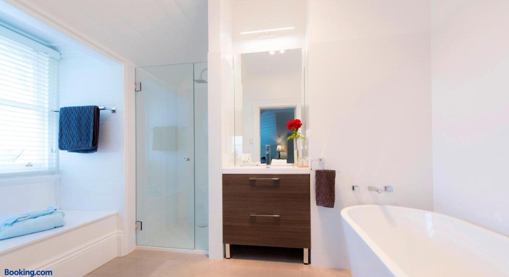 Bathroom with Tub 