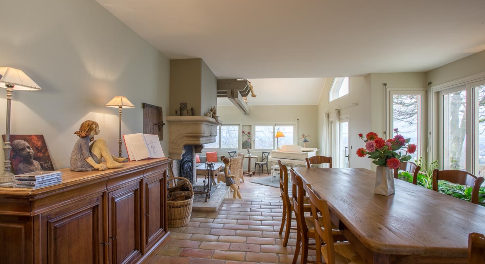 Sitting Room/Dining Room