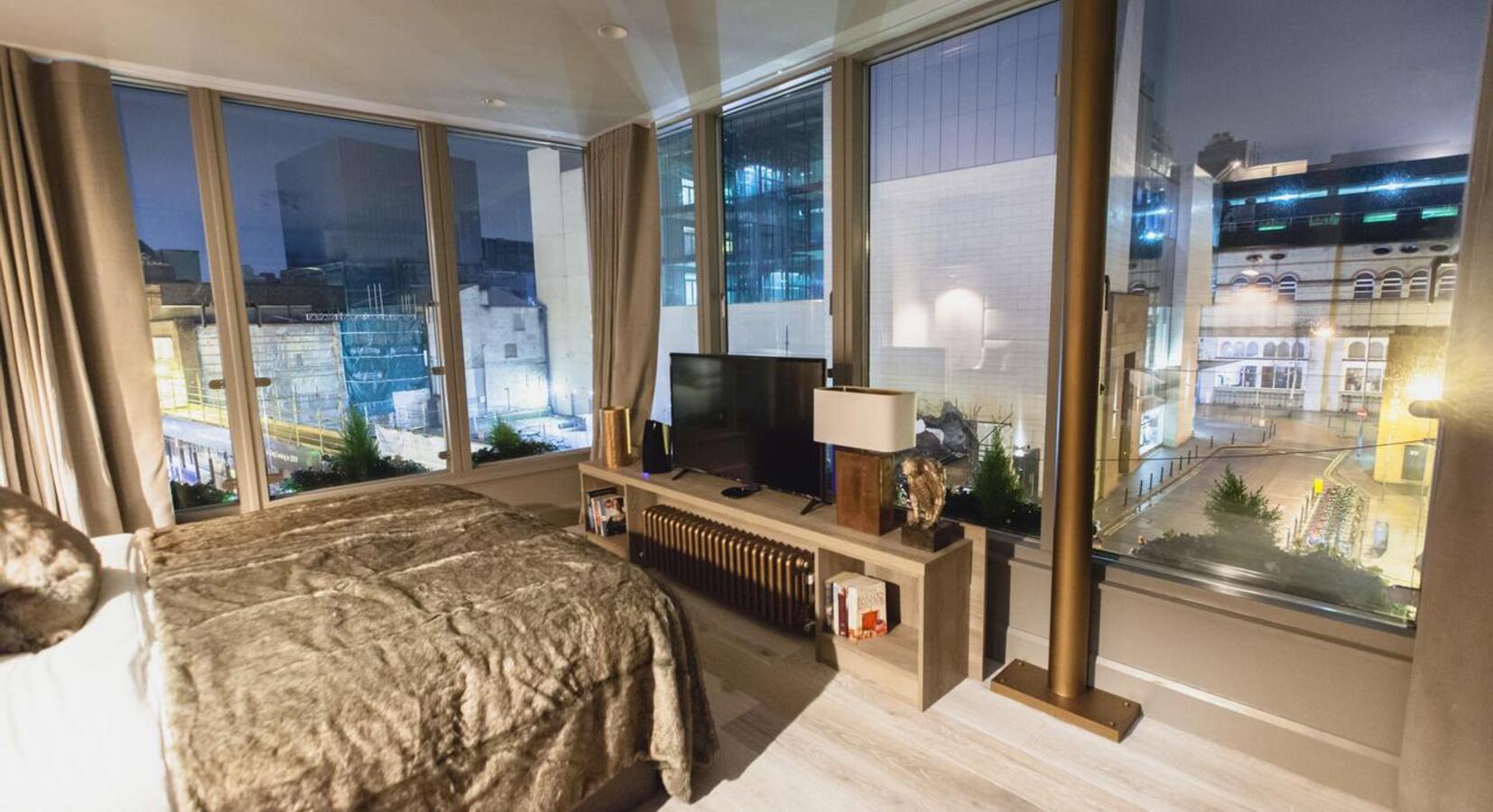 Suite with city view