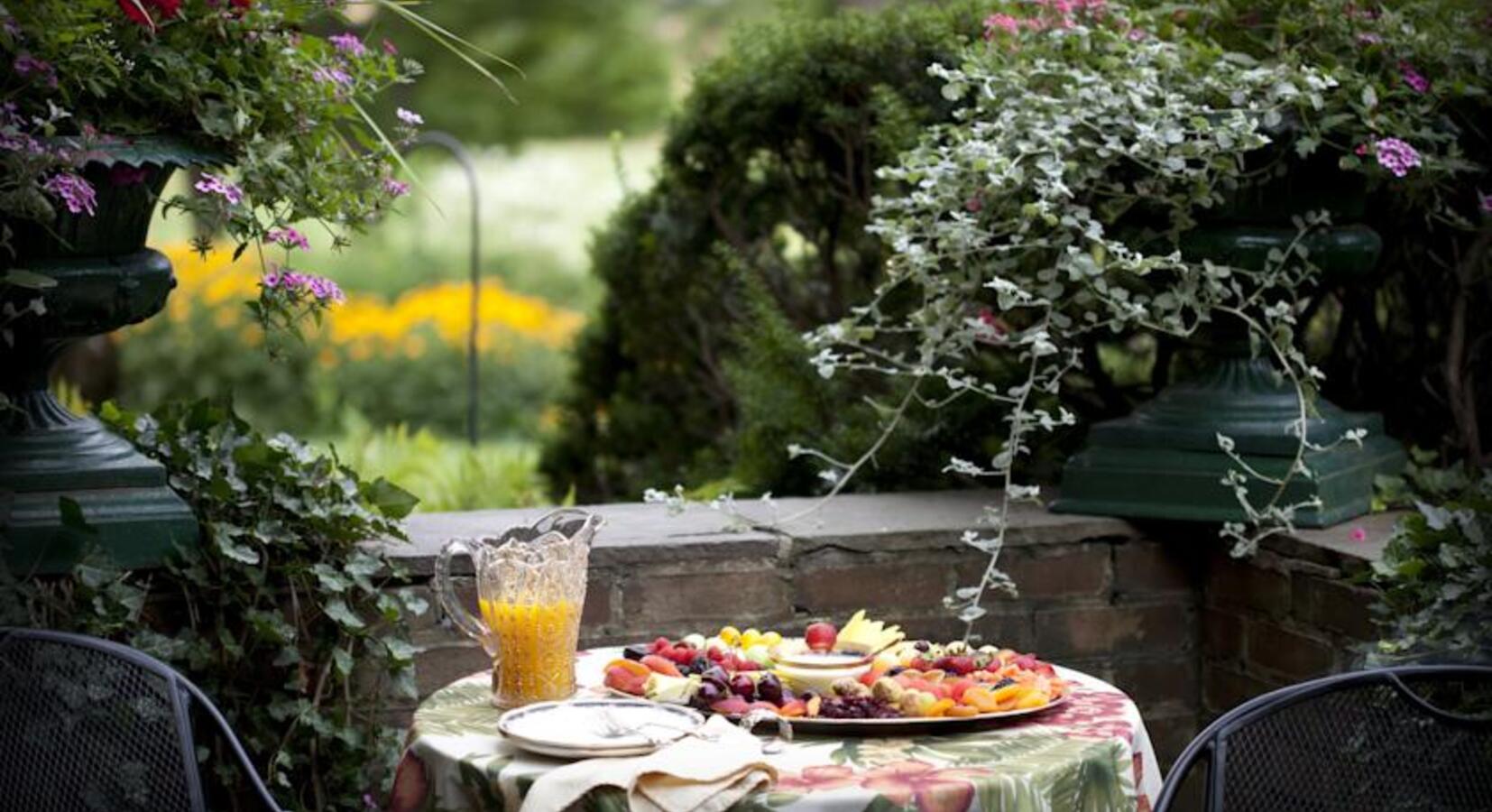 Al Fresco Dining