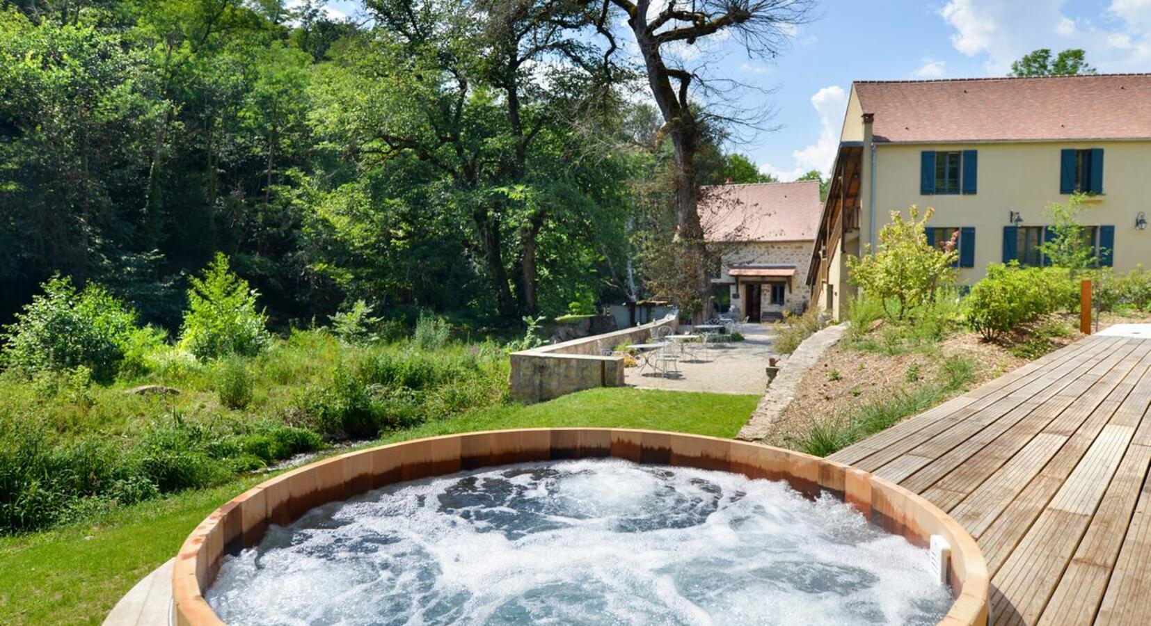 Exterior and garden with outdoor hot tub