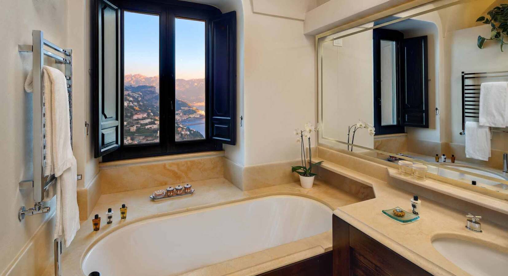 Deluxe Room Bathroom