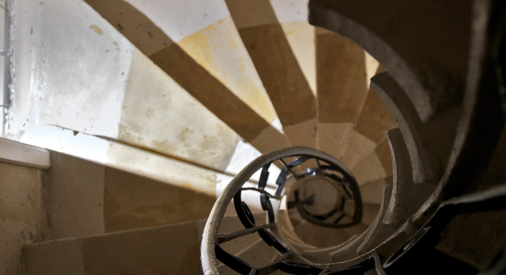 Spiral staircase in the Lucia Nova suite