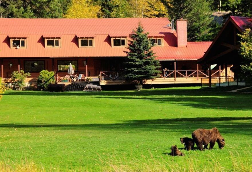 Tweedsmuir Park Lodge