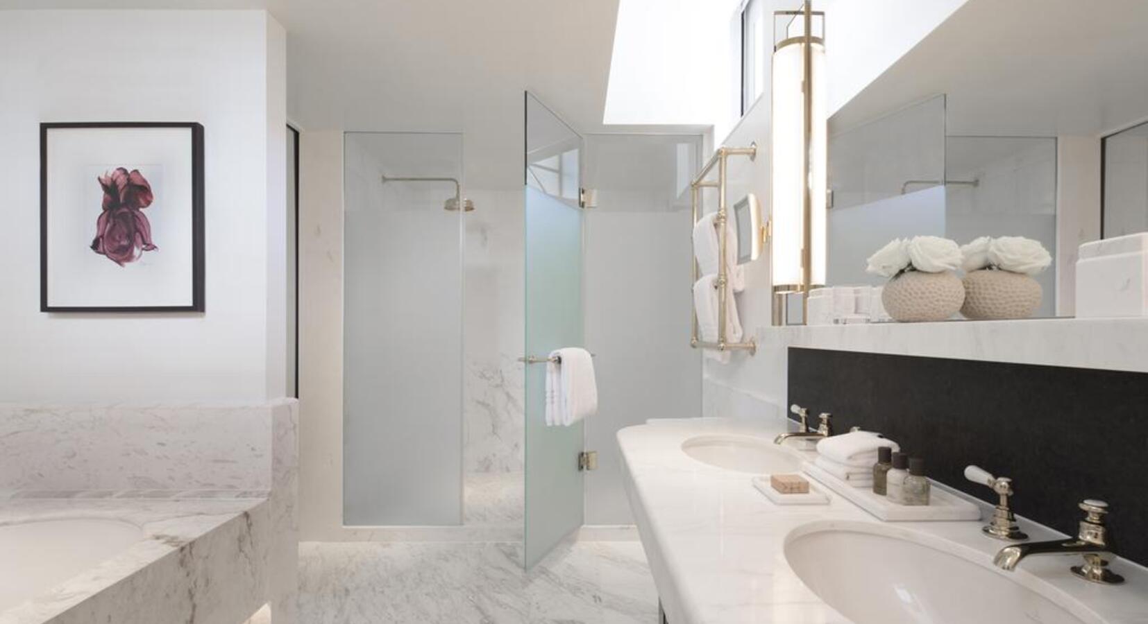 Marble en suite bathroom