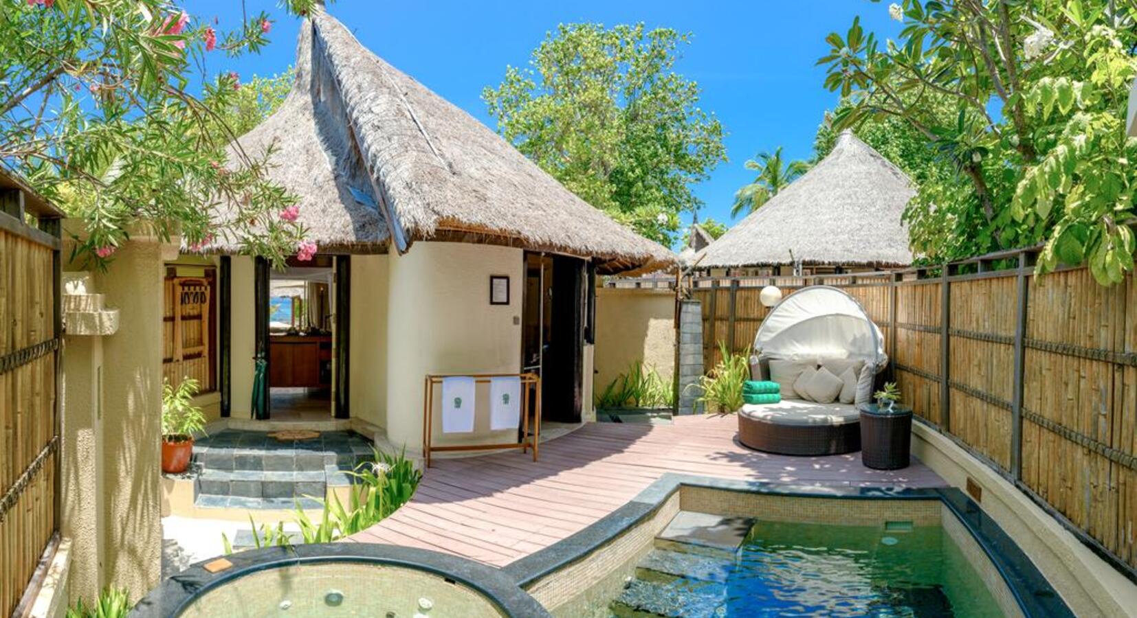 Private plunge pool and jacuzzi